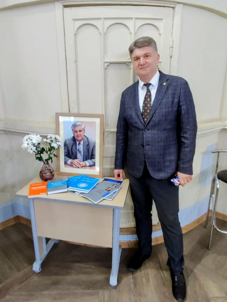 Звучит голос академика Андреева