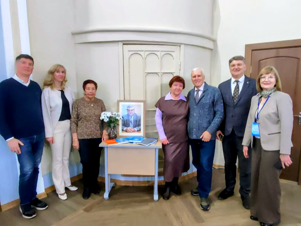 Звучит голос академика Андреева
