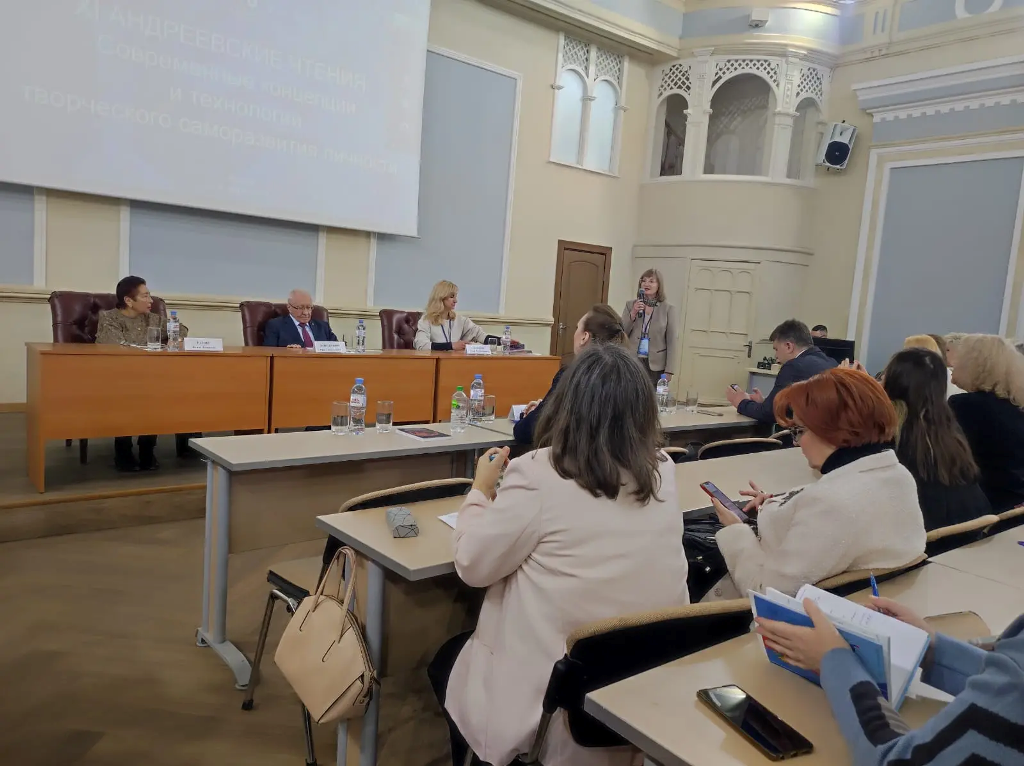 Звучит голос академика Андреева