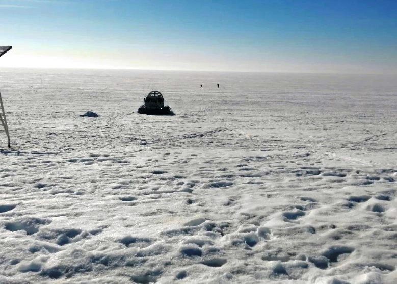 Спасатели научили школьников безопасности на воде и льду