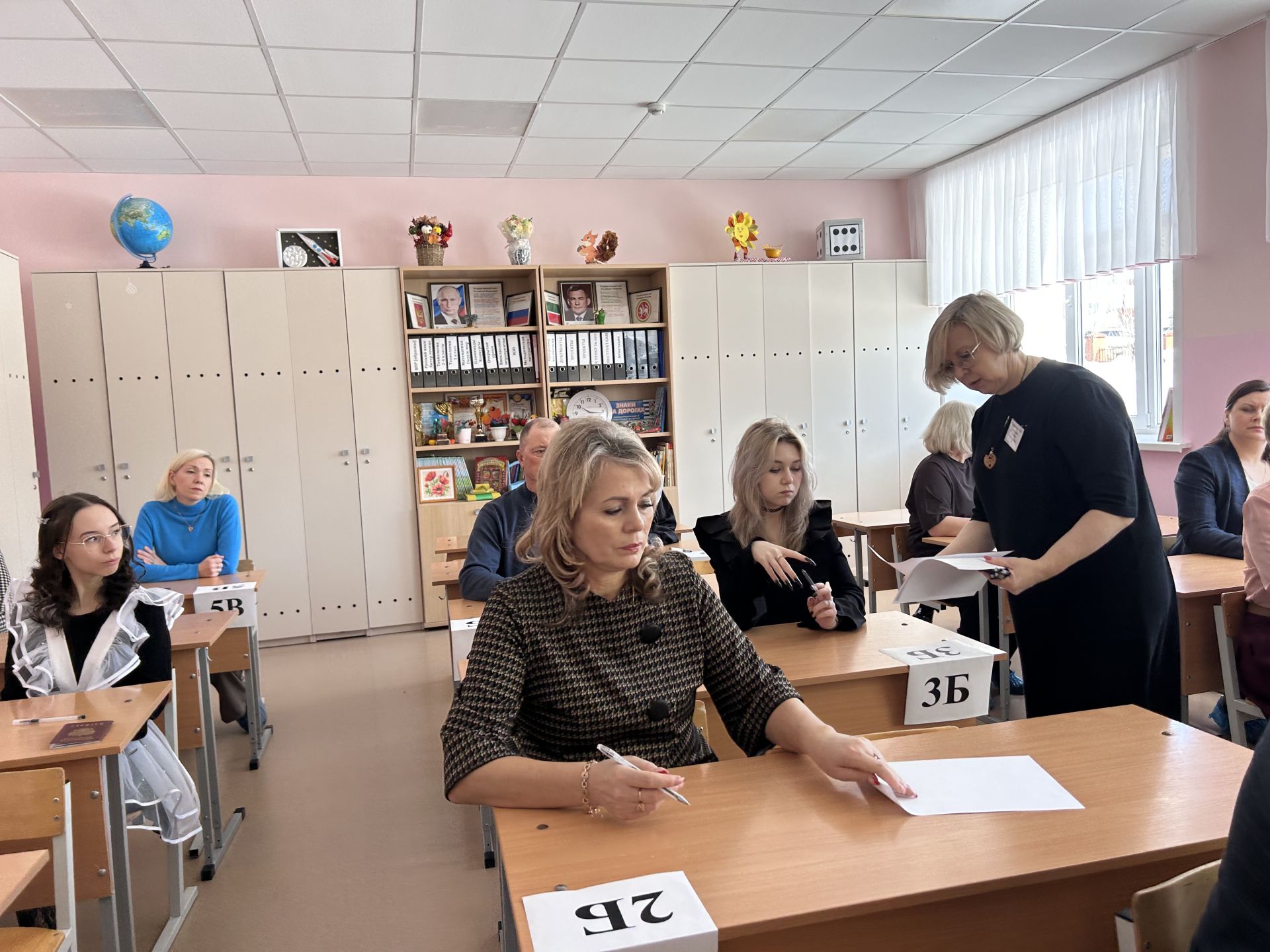 Родители и школьники Лаишево вместе сдали пробный экзамен
