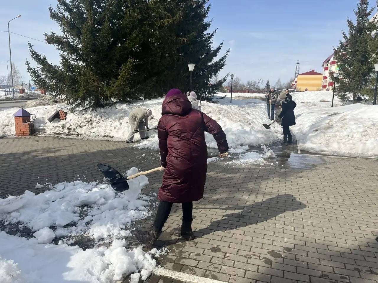 Весенняя уборка в Лаишево: жители объединились для чистоты родного города