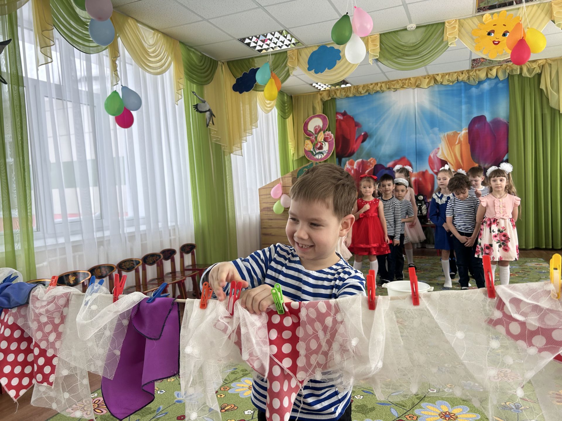 В детском саду «Берёзка» ребята подарили мамам и бабушкам весенний праздник