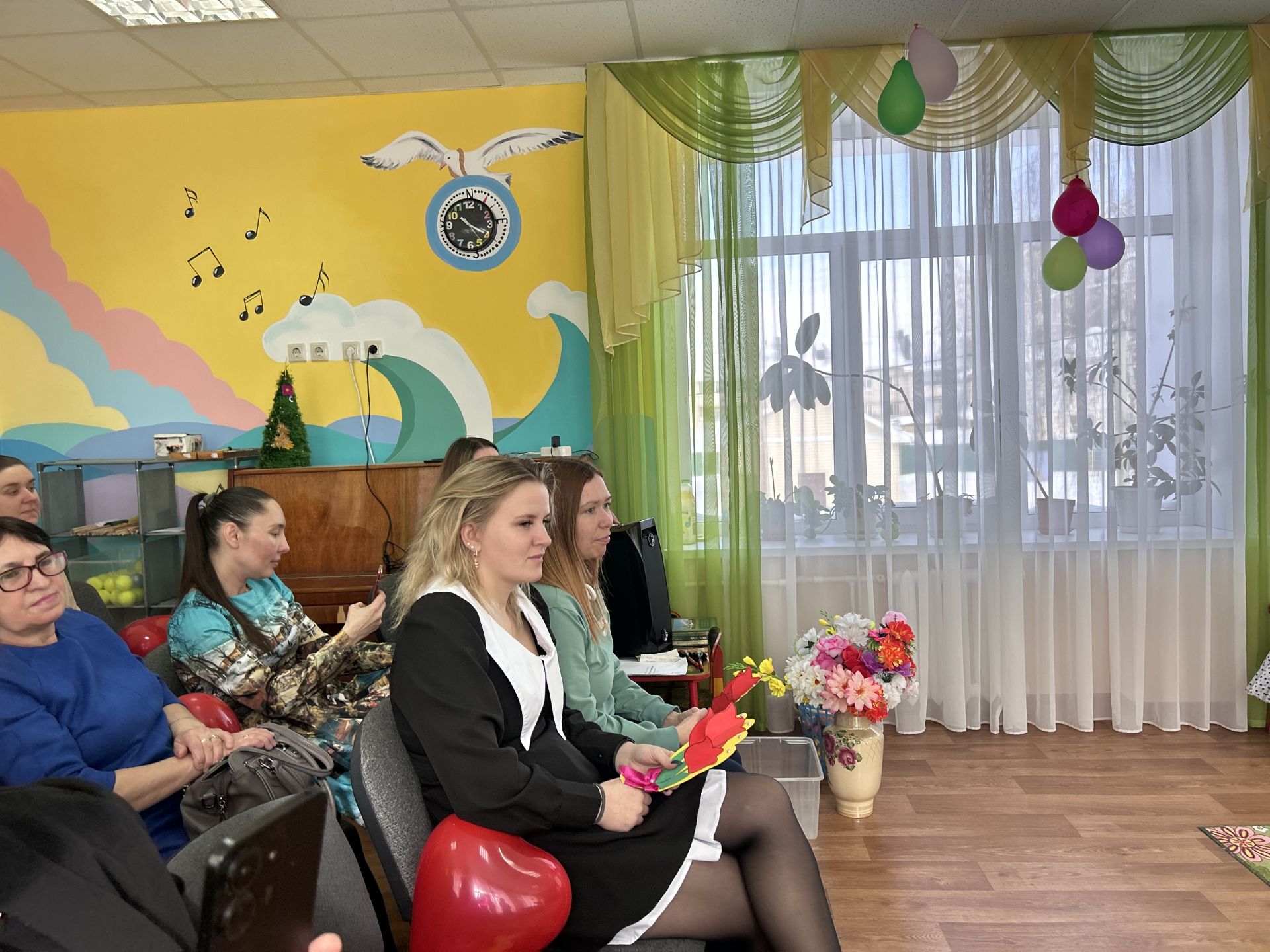 В детском саду «Берёзка» ребята подарили мамам и бабушкам весенний праздник