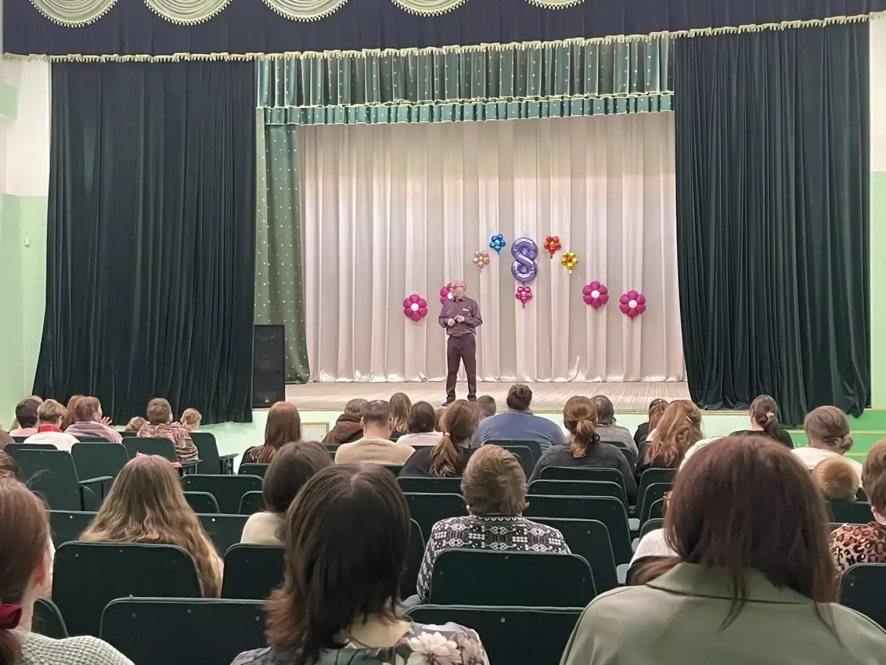 «Для любимых и единственных»: теплый концерт к 8 Марта в Среднедевятовском СДК тронул сердца!