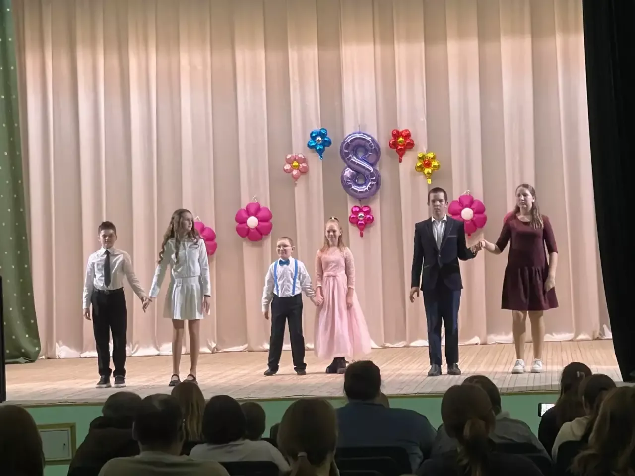 «Для любимых и единственных»: теплый концерт к 8 Марта в Среднедевятовском СДК тронул сердца!