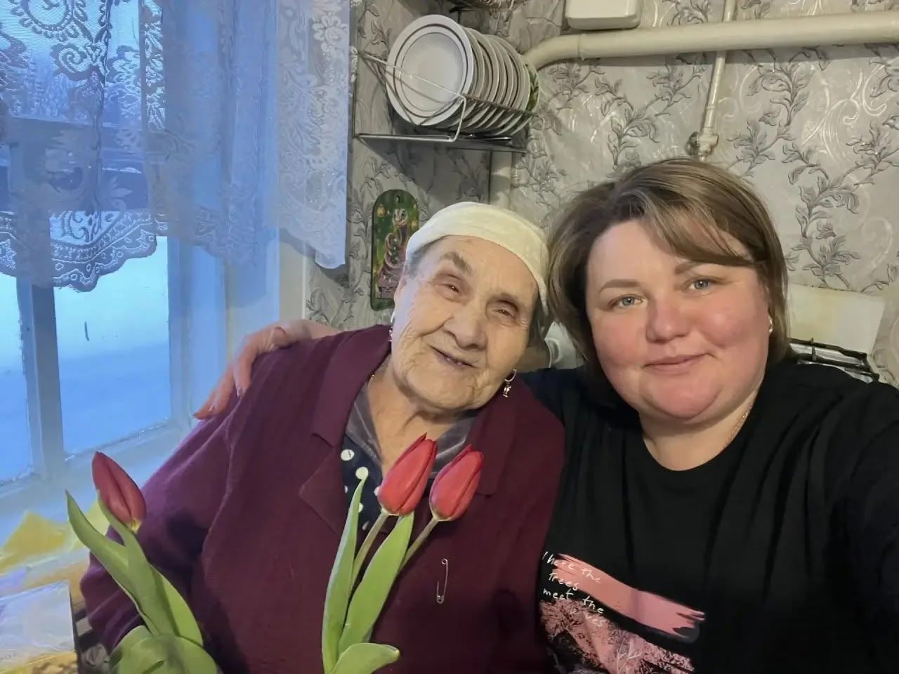 Лаишевские социальные работники поздравили своих подопечных с первым праздником весны