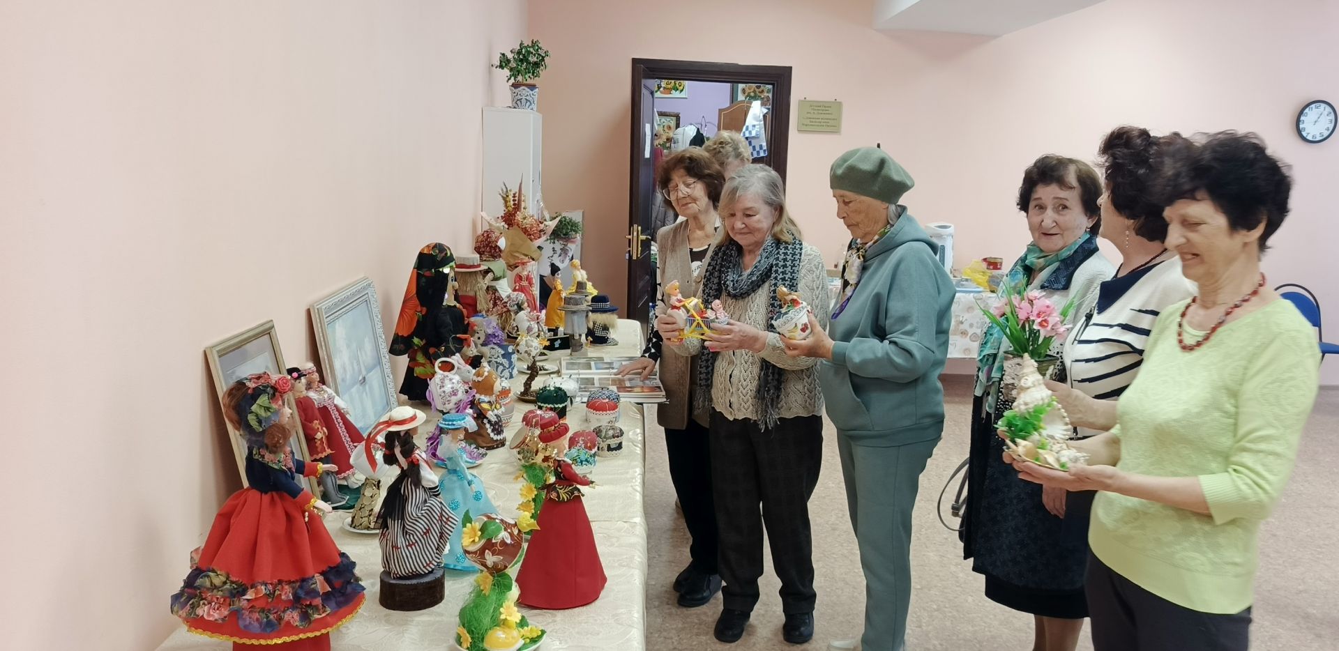 «Рукотворные чудеса» Валентины Тифоровой: в РДК открылась творческая выставка