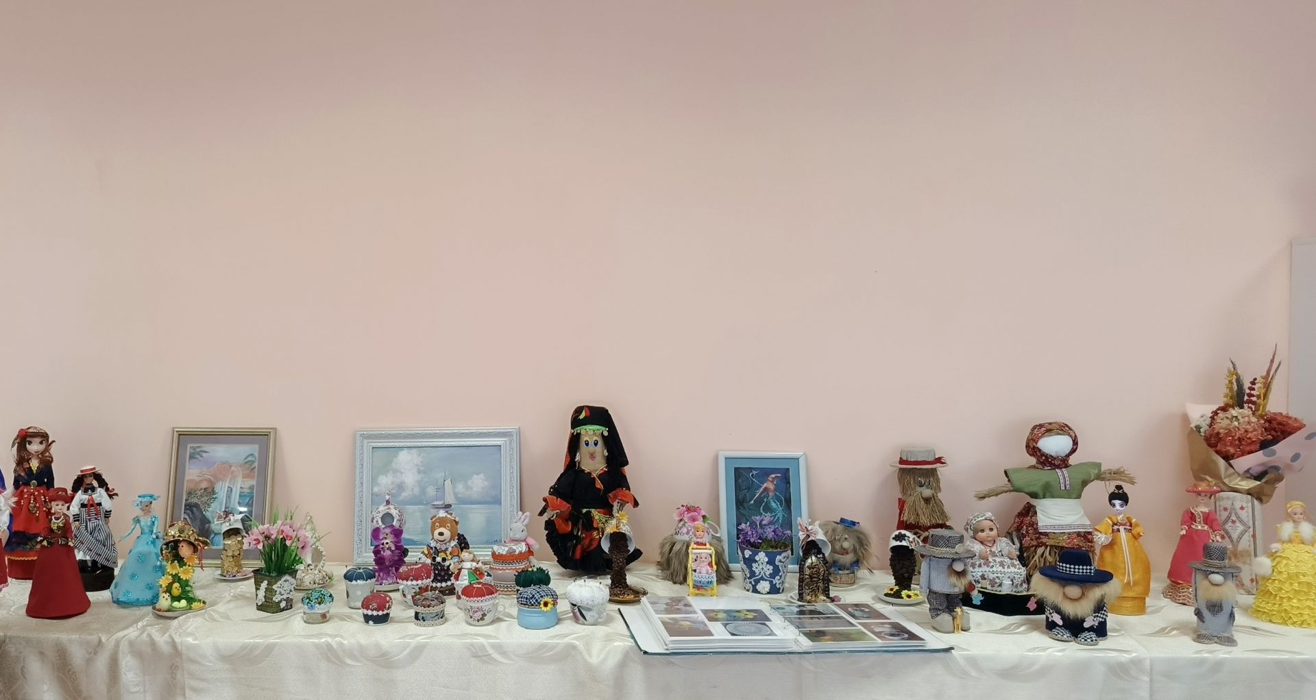 «Рукотворные чудеса» Валентины Тифоровой: в РДК открылась творческая выставка