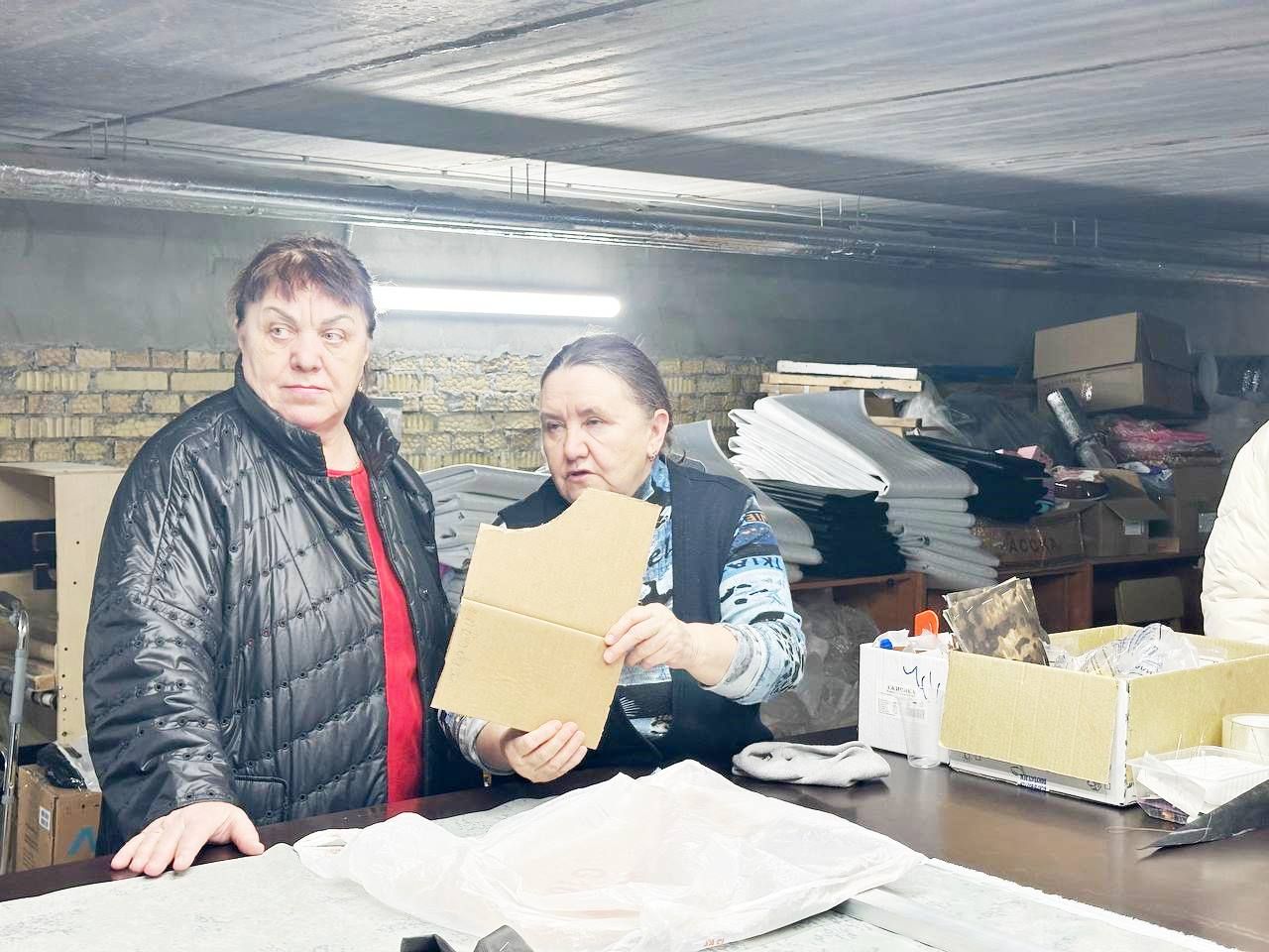 Мастер-класс в БФ «Помощь СВОим»: волонтёры готовятся шить «Пончо-антитепловизор»