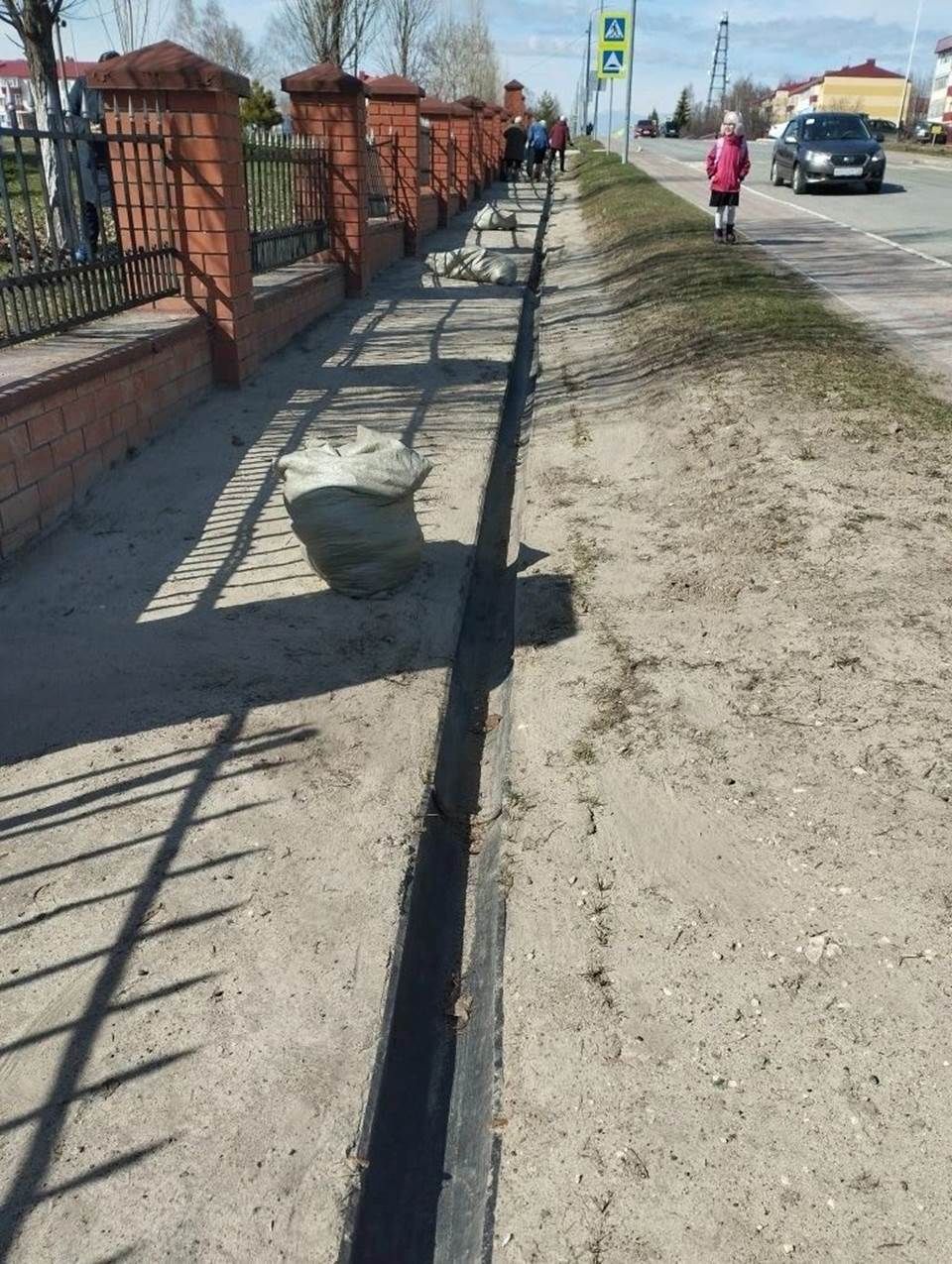Лаешның 2нче мәктәбендә шимбә өмәсе: чисталык һәм тәртип өчен бергә