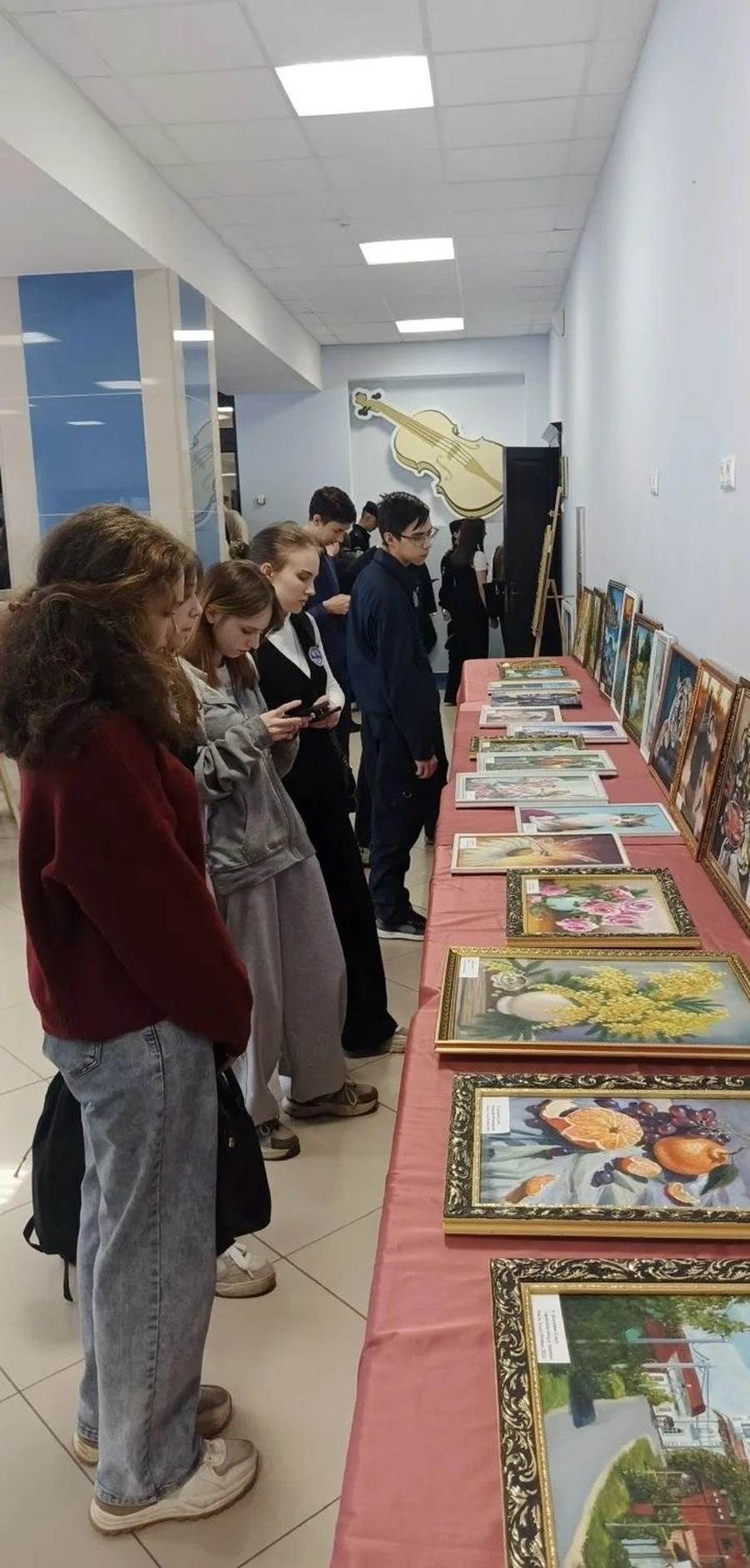 «Төсләрдә тормыш гармониясе»: Елена Дильмеева күргәзмәсе — җан белән сәнгать диалогы