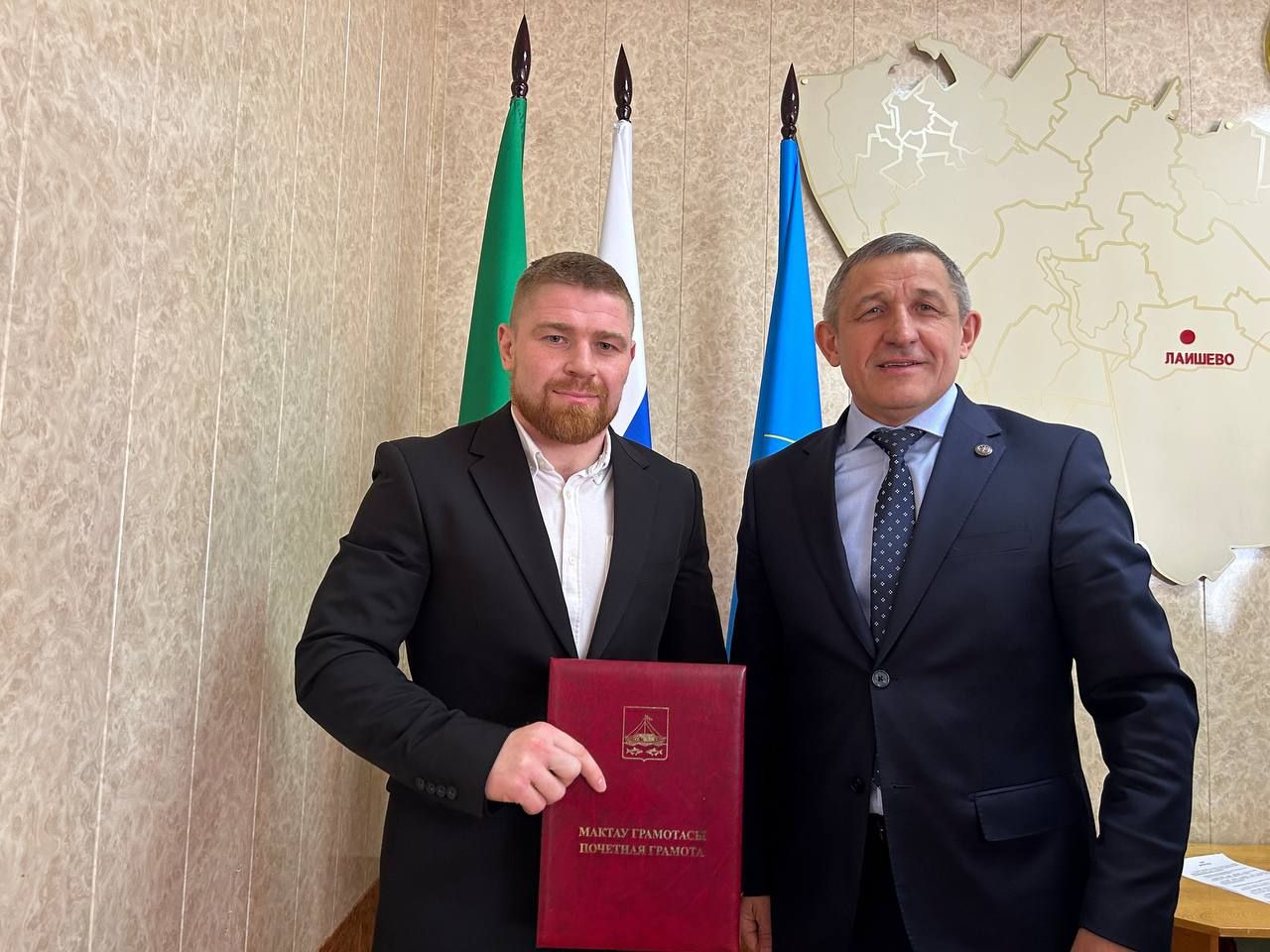 На «Деловом понедельнике» Глава Лаишевского района вручил награды выдающимся спортсменам