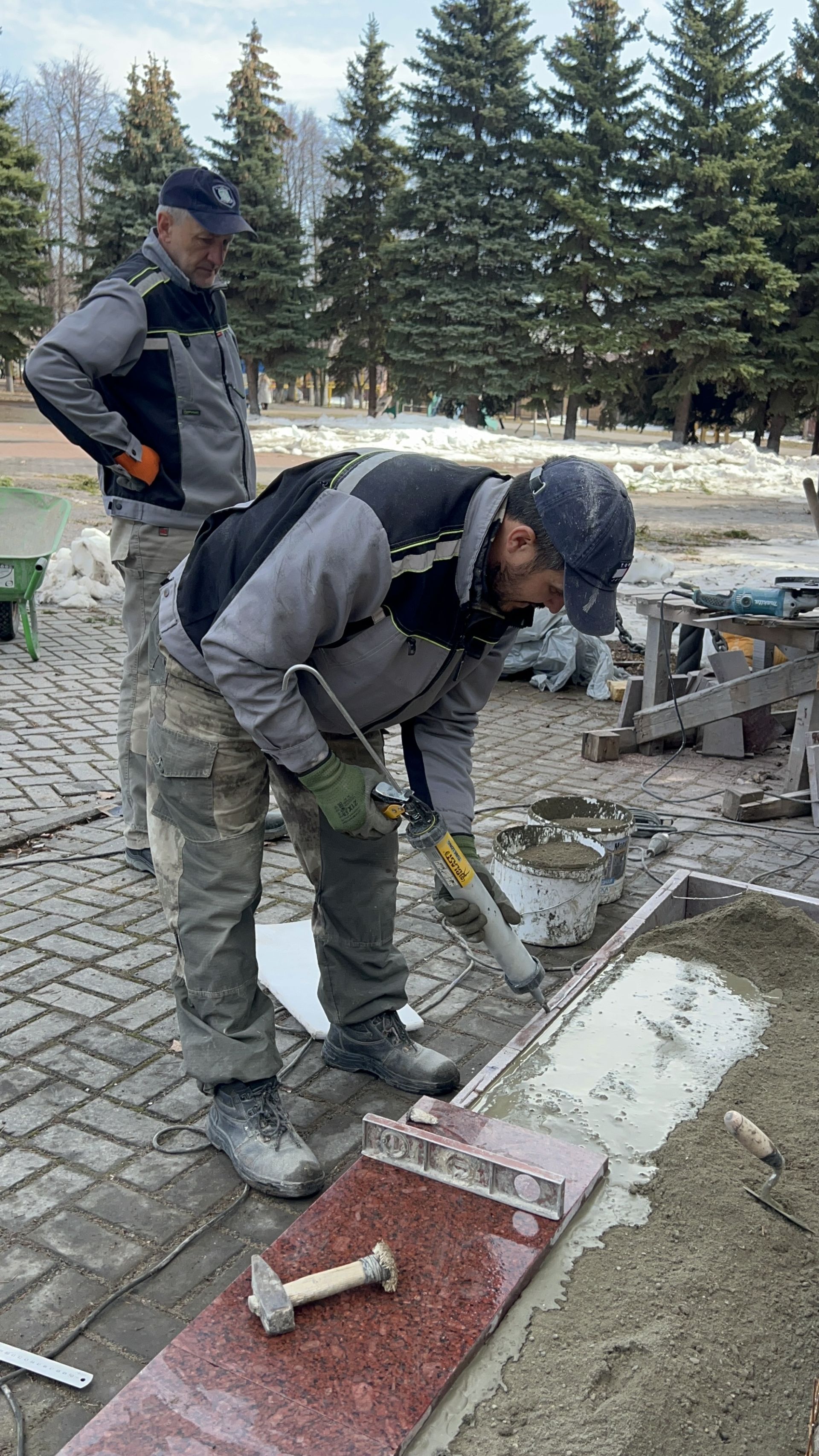 В Лаишево началось обновление памятника труженикам тыла