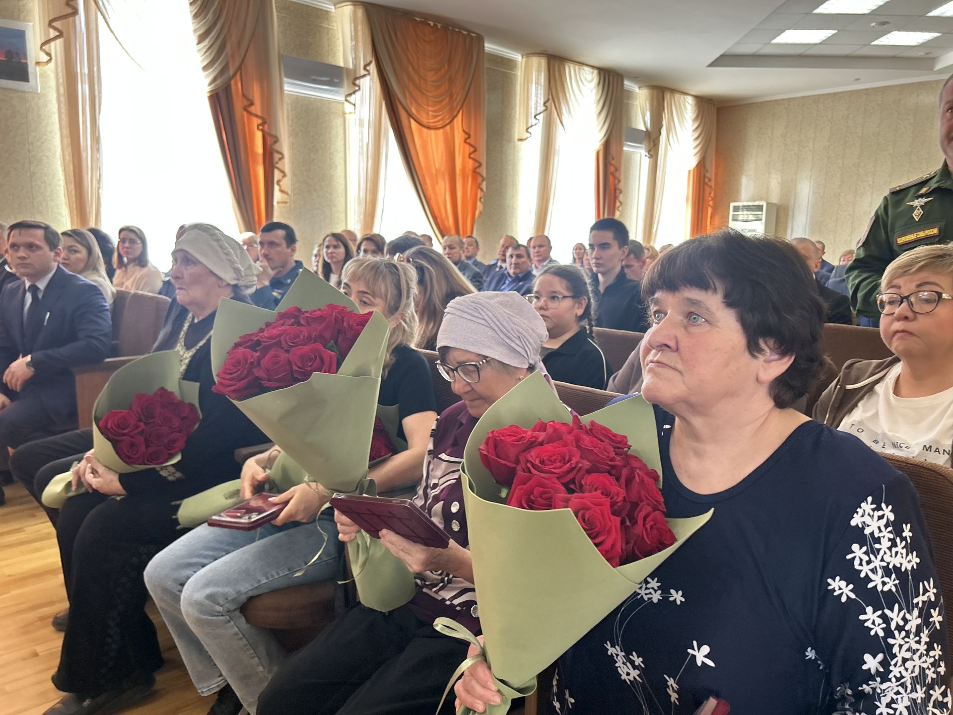 В Лаишево глава района вручил награды семьям погибших в СВО героев
