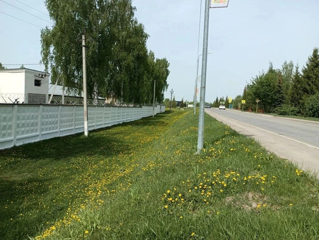 Весенний субботник: сотрудники ГБУ «Комплекс 52» и Ледовой арены в Лаишево наводят порядок