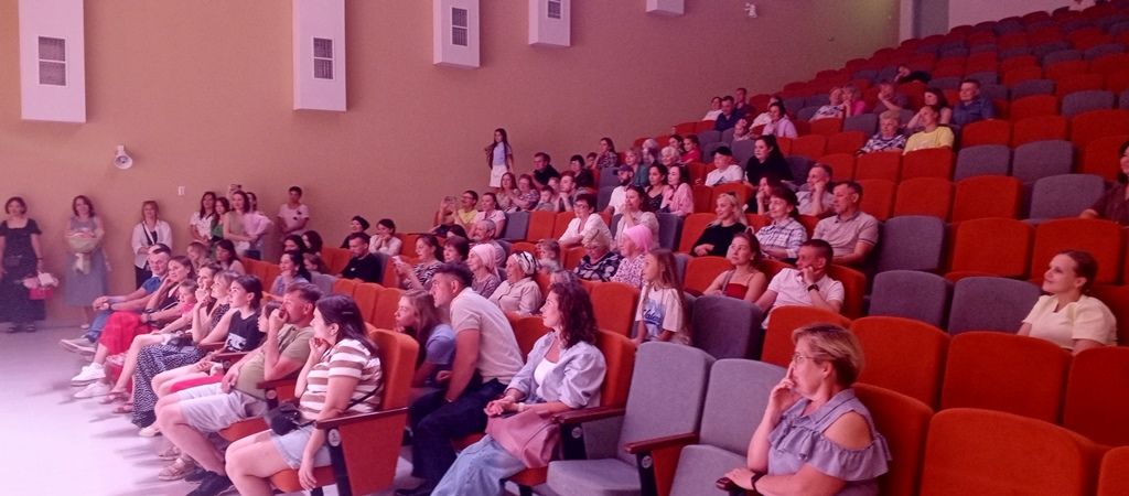 Музыкальный полет: состоялся яркий отчет детских вокальных студий «Королёк» и «Колибри»