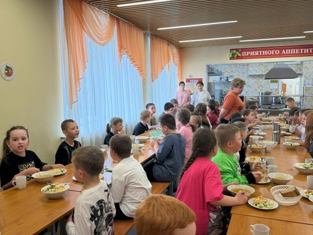 Пришкольный лагерь «Солнышко» открыл двери для детей: старт творческой смены