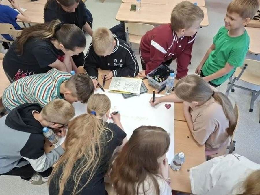 Җәйнең иң якты башлангычы: Комлы Ковал мәктәбендә лагерь сменасы зур тантана белән ачылды!