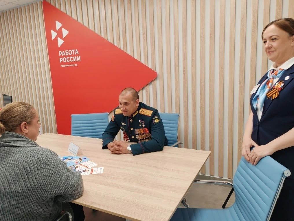 Герой России Расим Баксиков провел в Лаишеве прием граждан