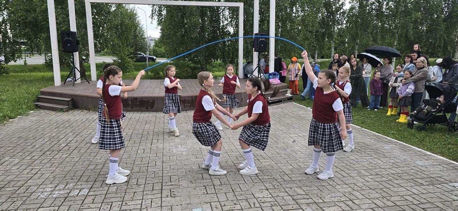 Лаеш районында Балаларны саклау көнен билгеләп үтәләр