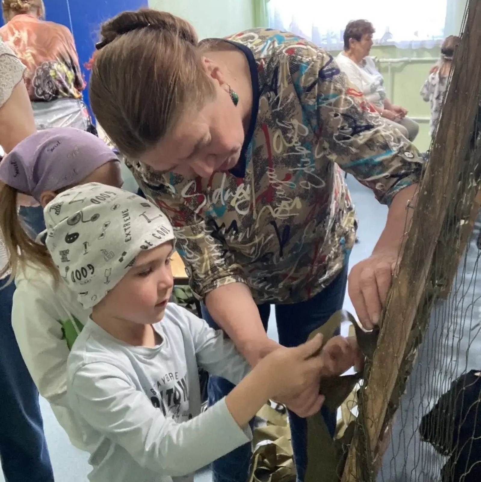 Нәни бармаклар — зур хезмәт: безнең «чияләр» маскировка челтәрләре үрергә өйрәнгән