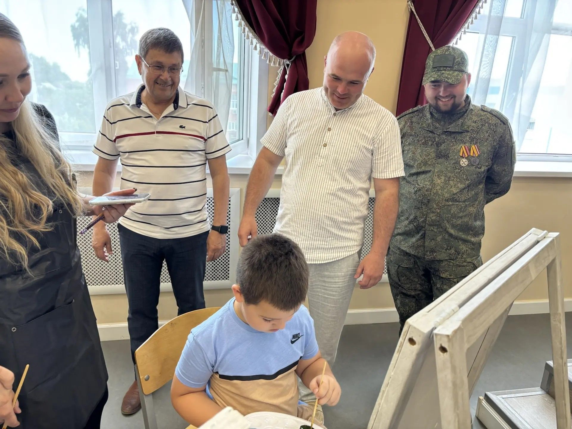 «Минем әтием — Герой»: Лаешта МХОда катнашучыларның балалары әтиләренең портретларын ясый