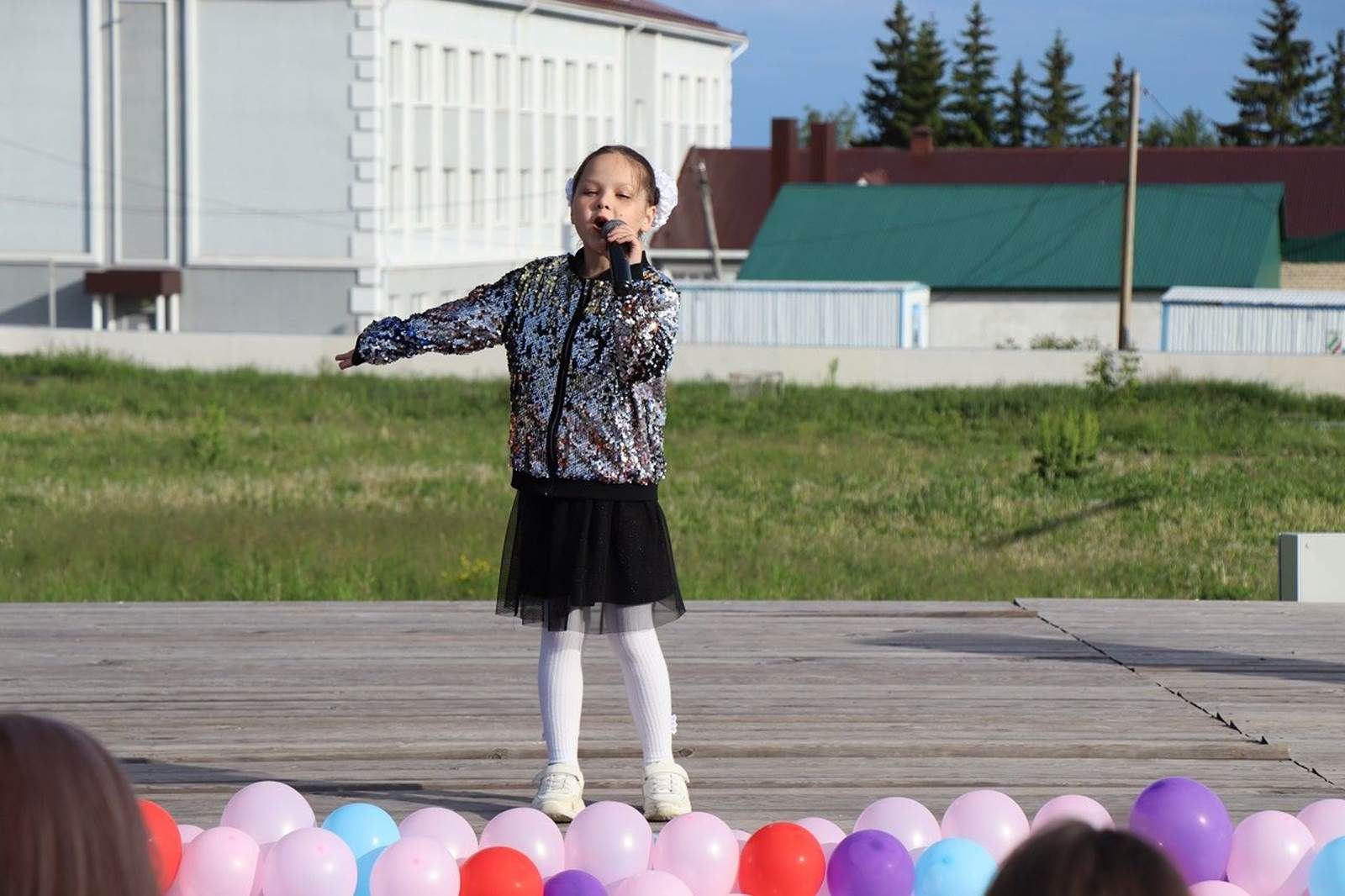 Лаешлылар җәйне Балаларны яклау көненә багышланган концерт белән каршы алды