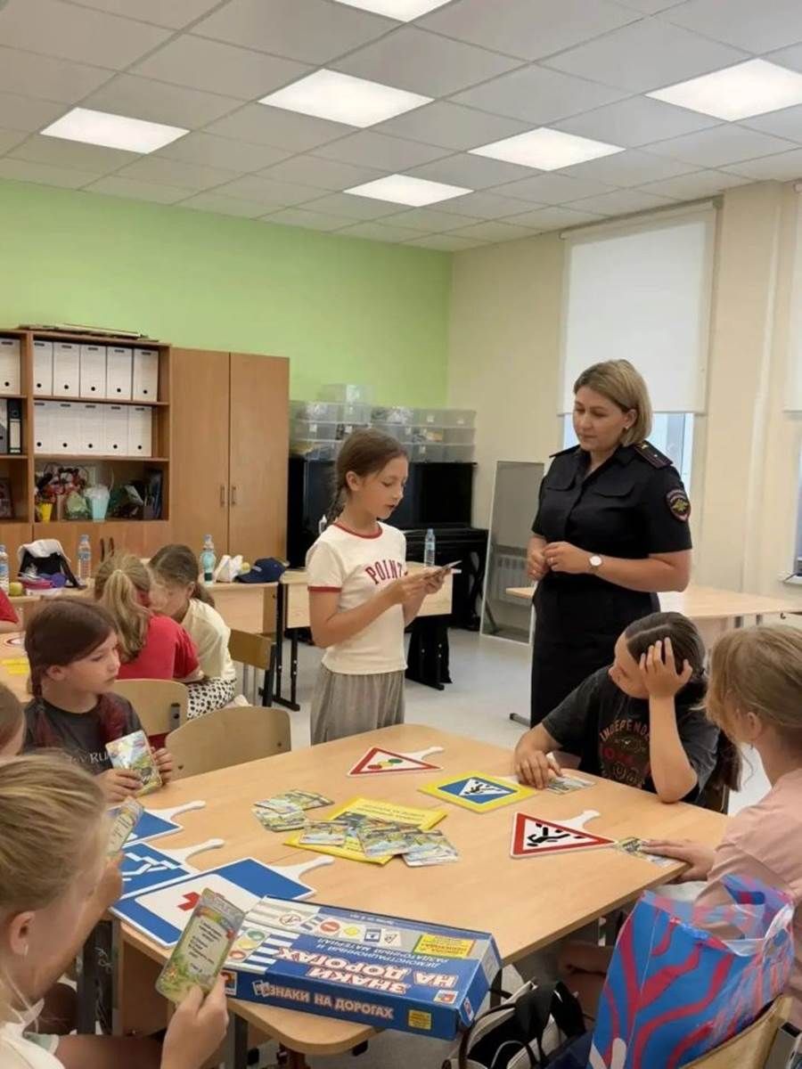Светофорлар һәм билгеләр — уйныйбыз, өйрәнәбез, саклыйбыз