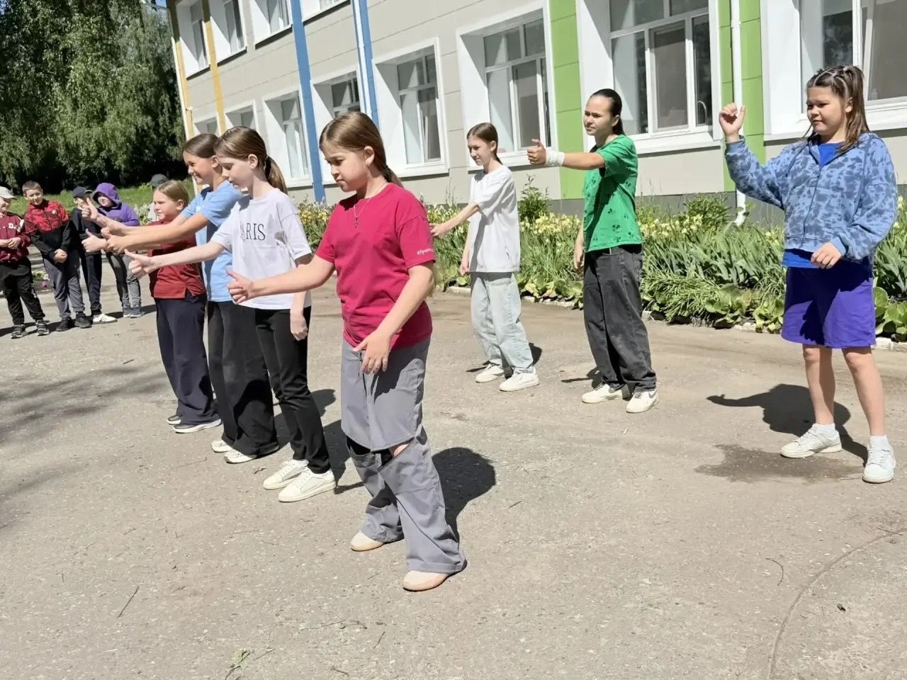 Пришкольный лагерь Песчано-Ковалинской школы: незабываемый первый праздник лета