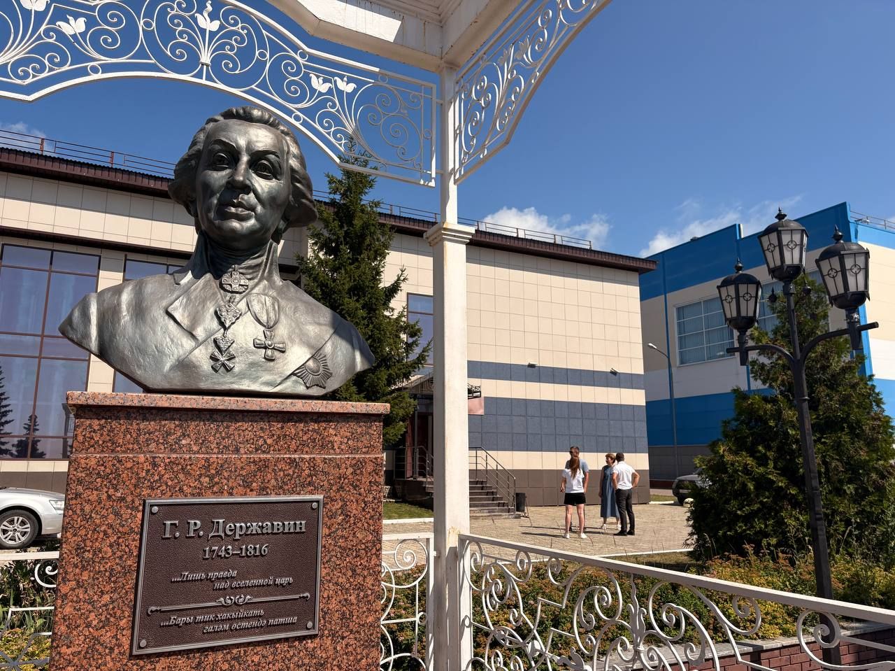 Чистота и уют в Лаишево — на контроле: в городе прошёл масштабный объезд социальных объектов