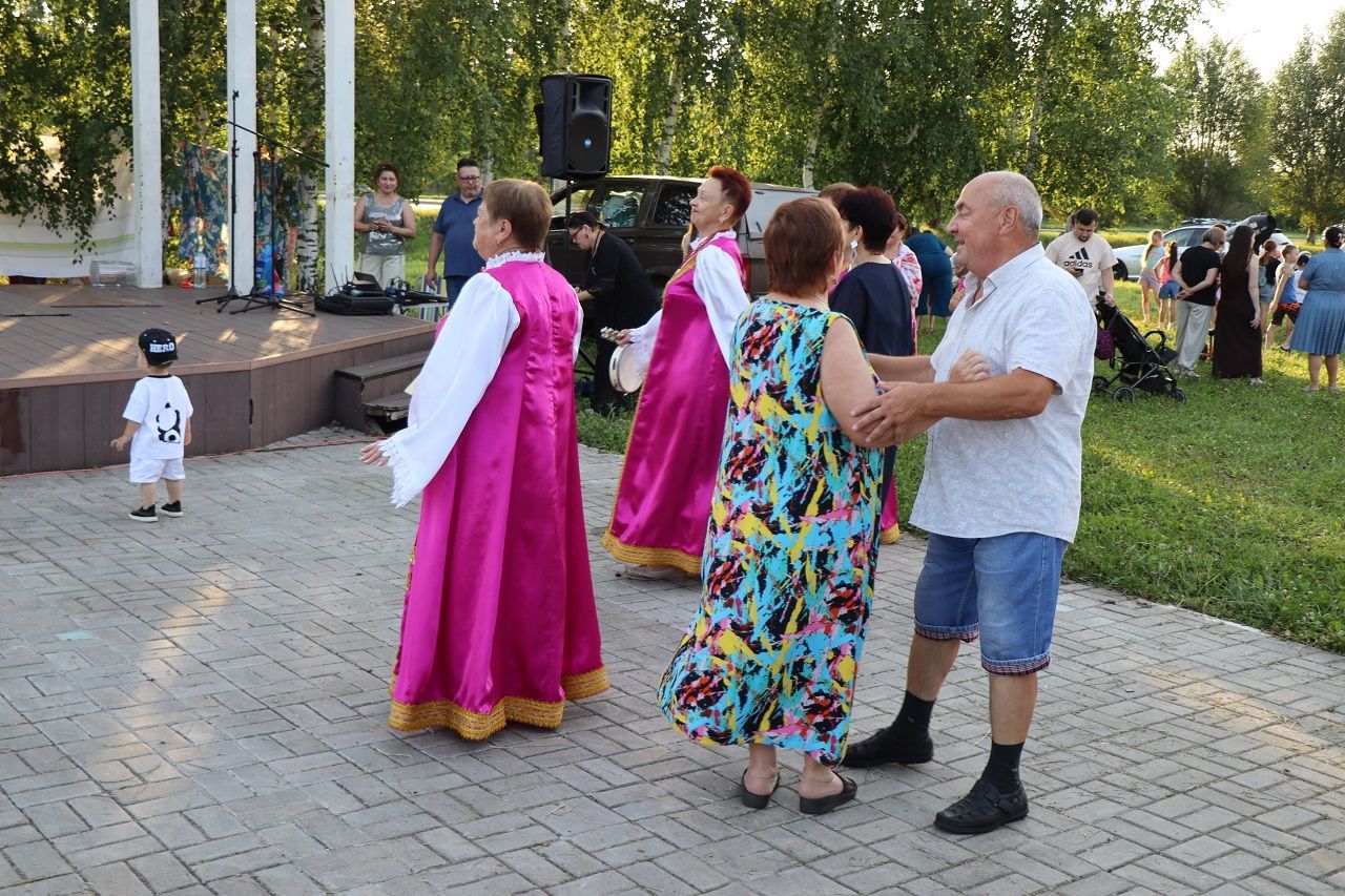 Усад авылы халкы престол бәйрәмен билгеләп үтте