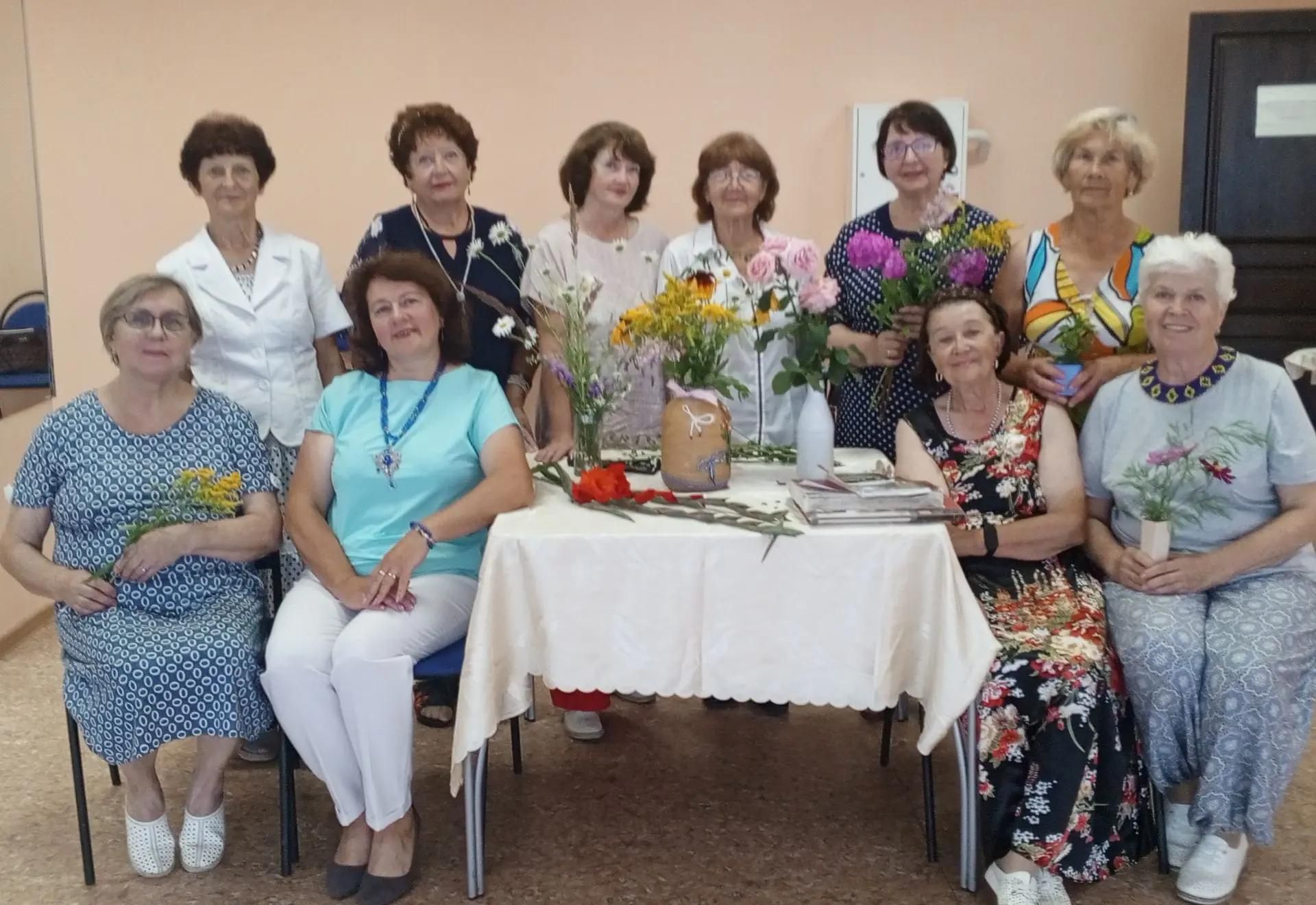 В поэтической гостиной г. Лаишево говорили о цветах
