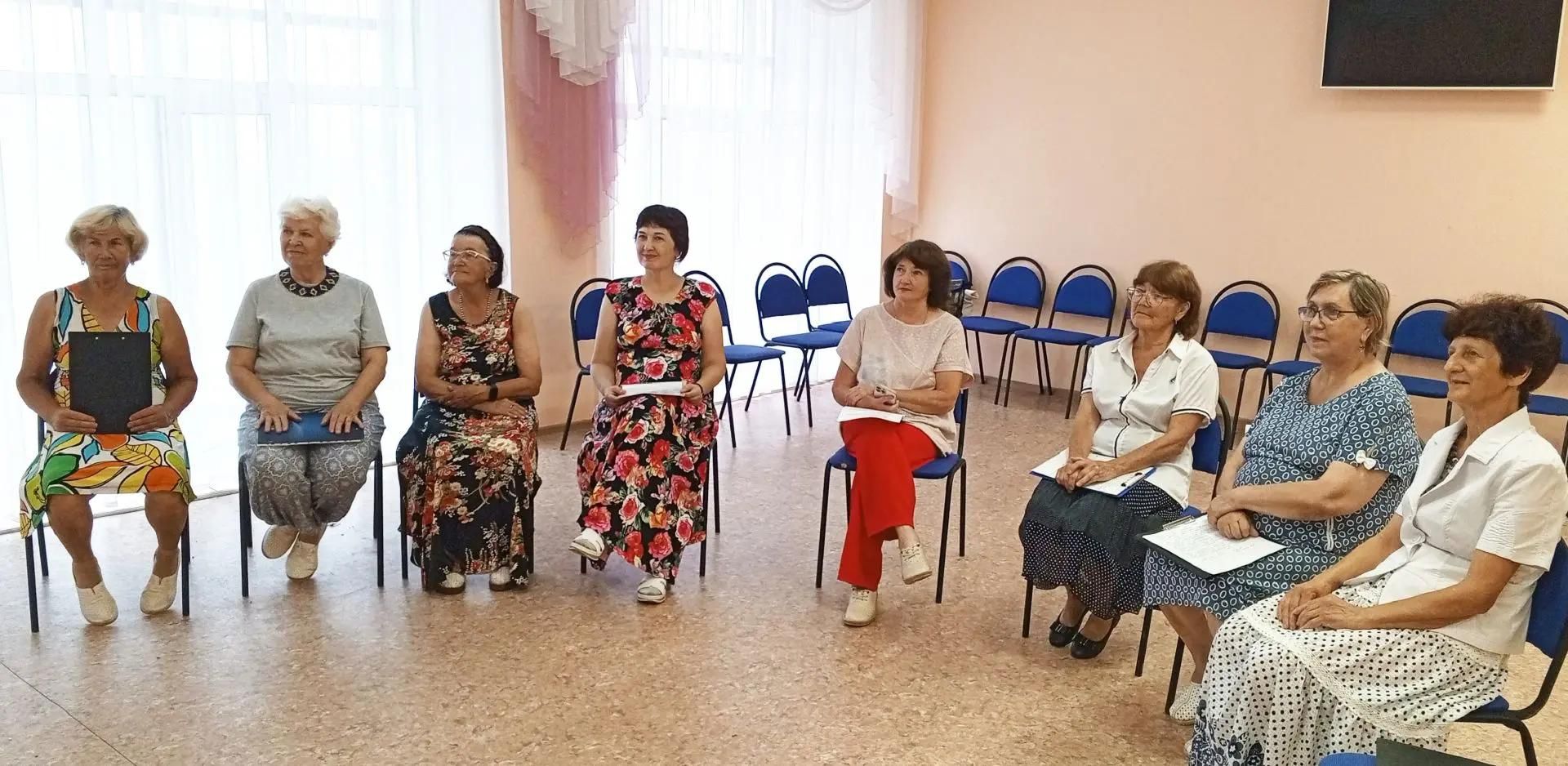 В поэтической гостиной г. Лаишево говорили о цветах