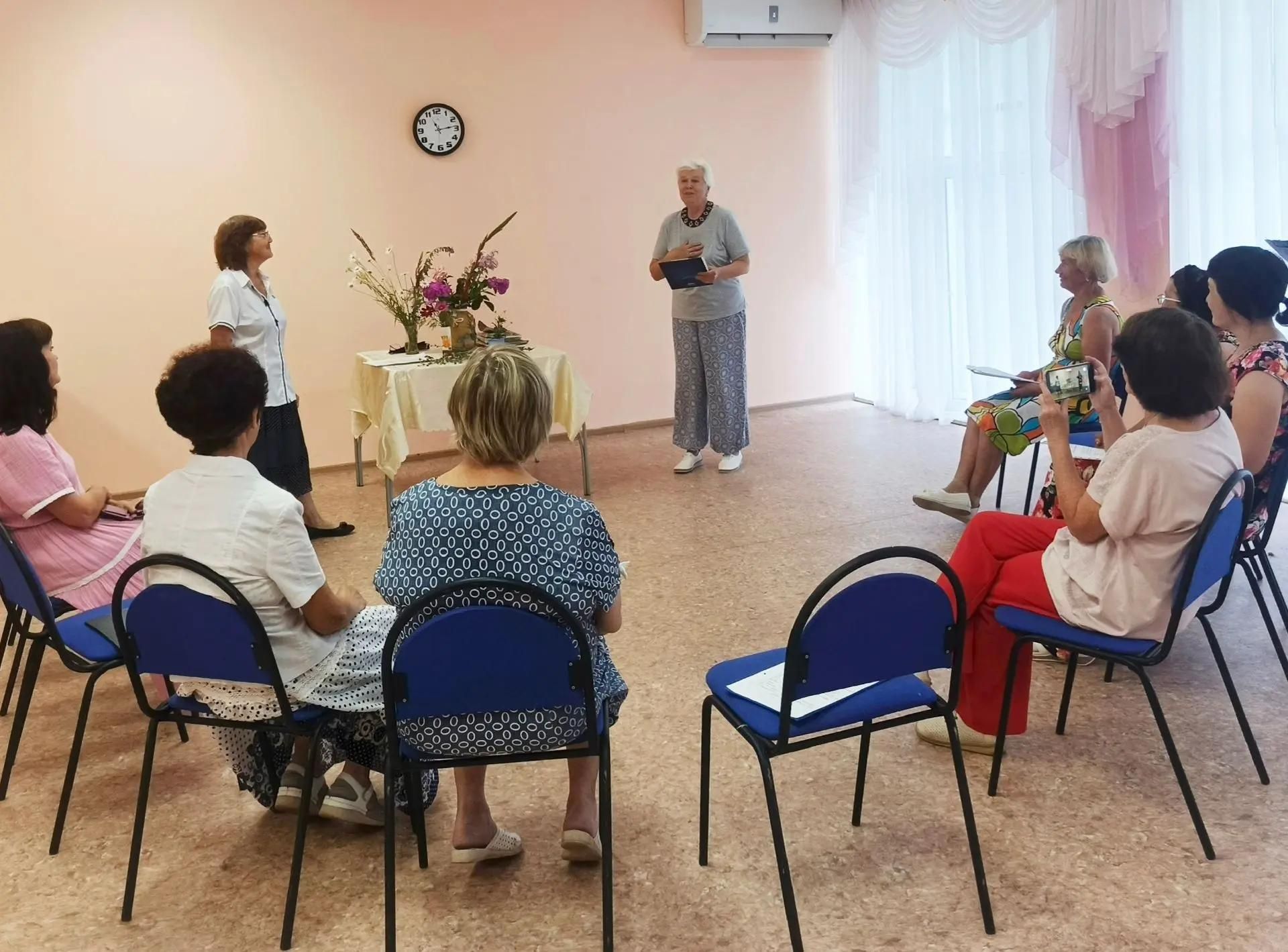 В поэтической гостиной г. Лаишево говорили о цветах