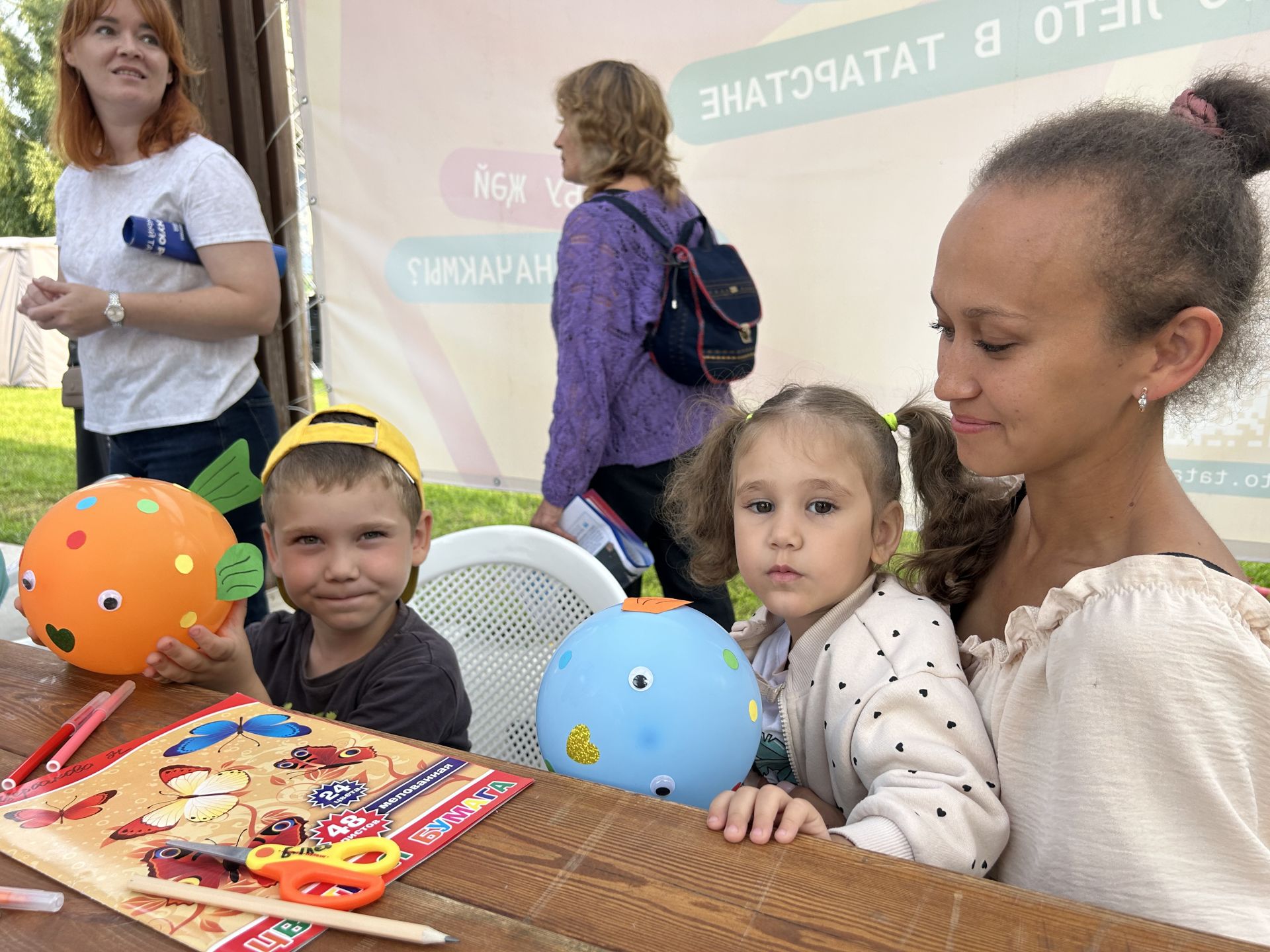 Лаишевцам вручили свидетельства о занесении на Доску Почета