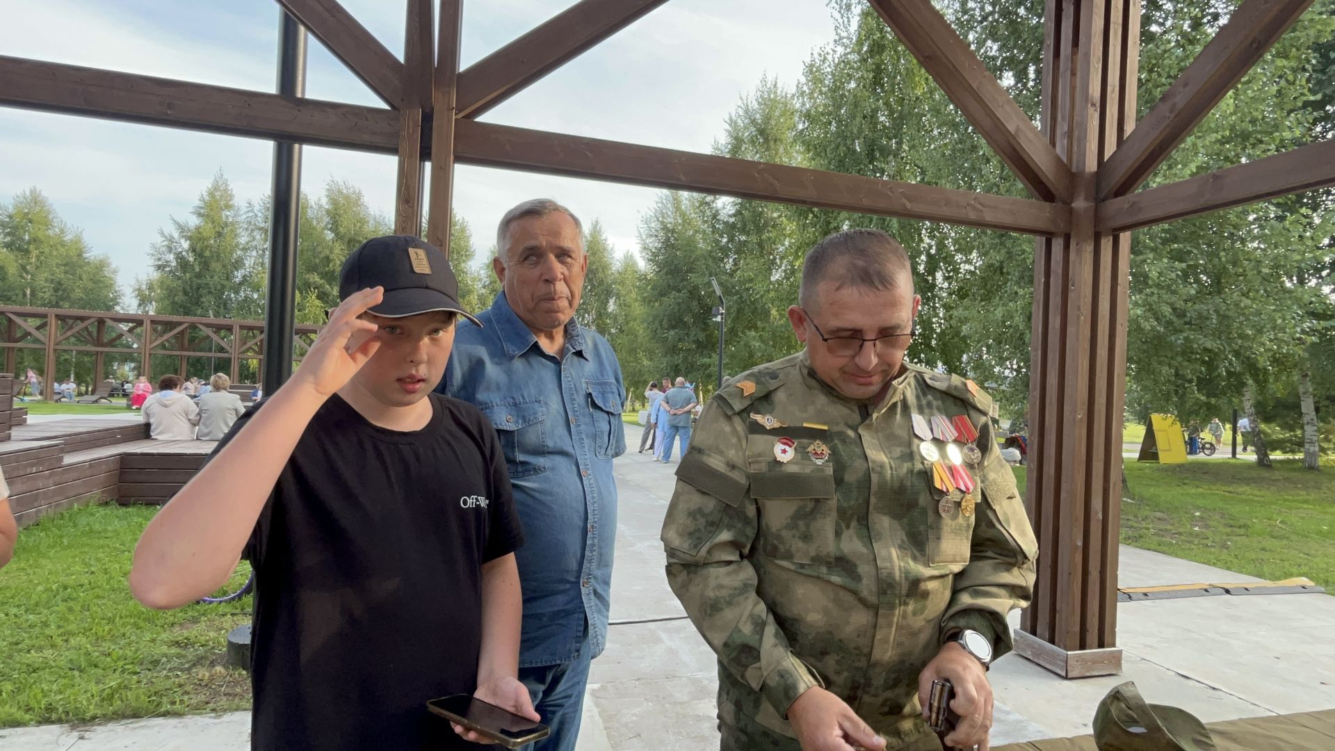 Лаишевцам вручили свидетельства о занесении на Доску Почета
