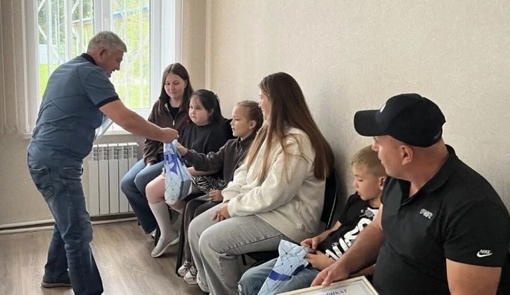 Лаишевские ветеринарные врачи помогли детям собраться в школу
