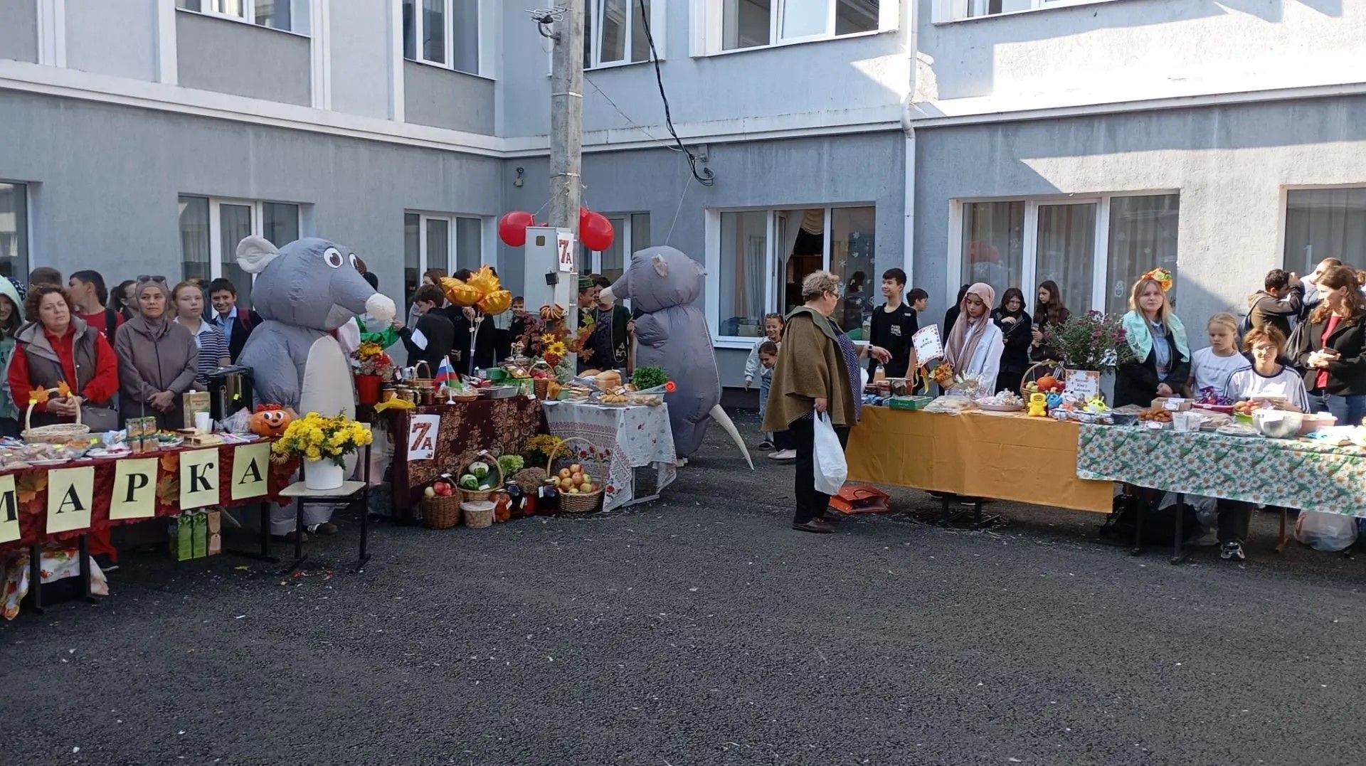 Осенняя ярмарка в Лаишевской школе №2 превратилась в праздник единства и культуры