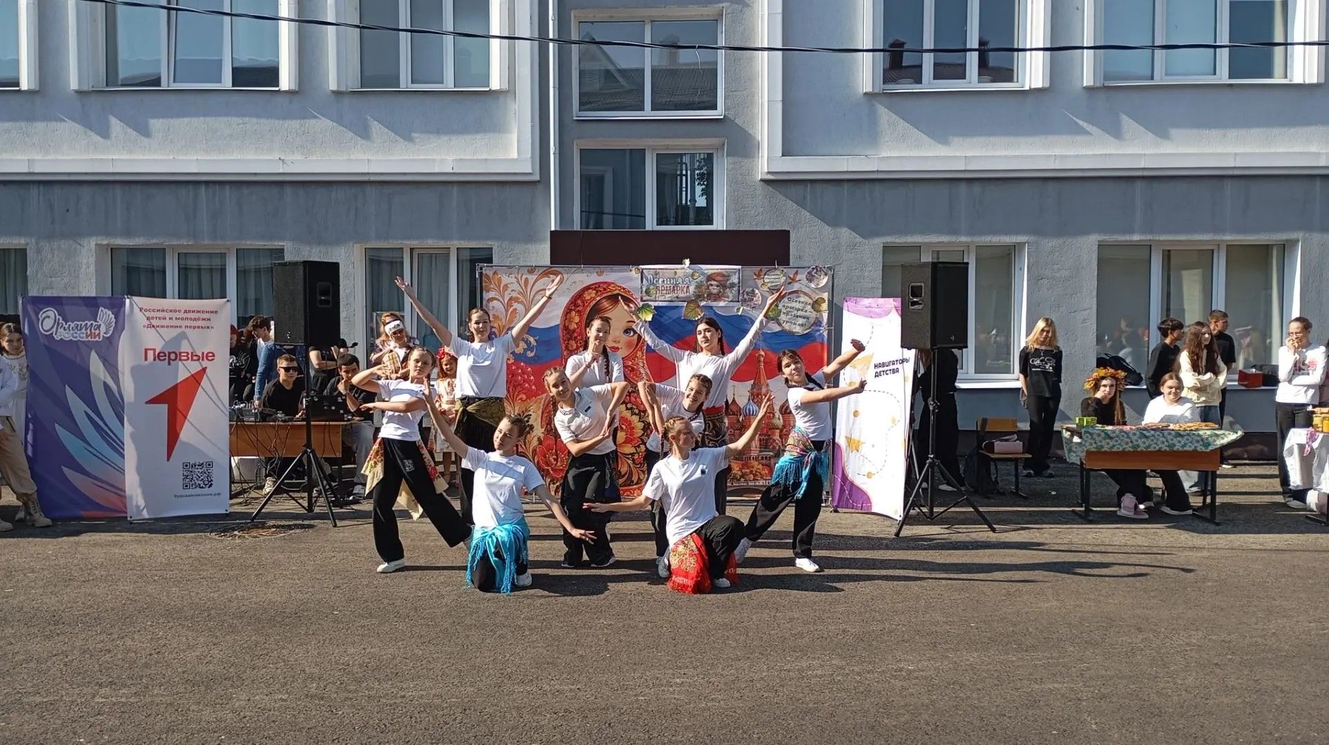 Осенняя ярмарка в Лаишевской школе №2 превратилась в праздник единства и культуры