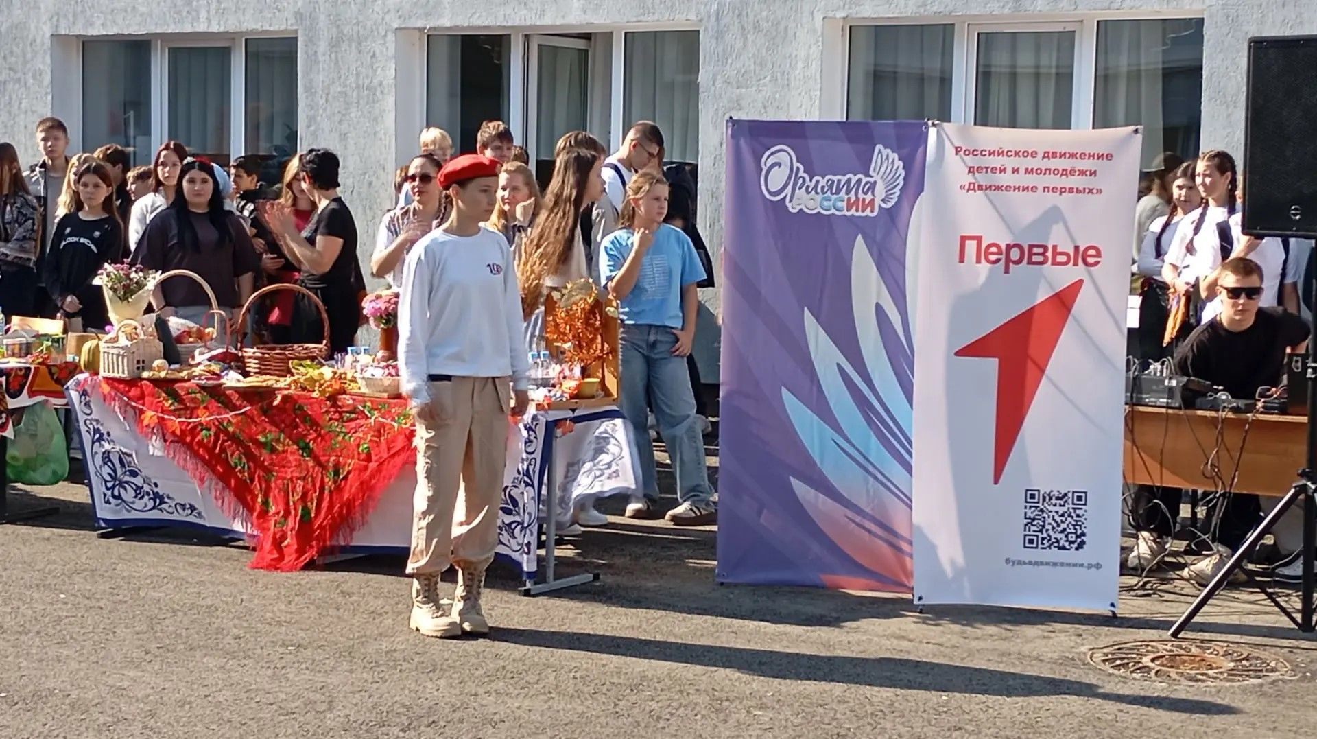 Осенняя ярмарка в Лаишевской школе №2 превратилась в праздник единства и культуры