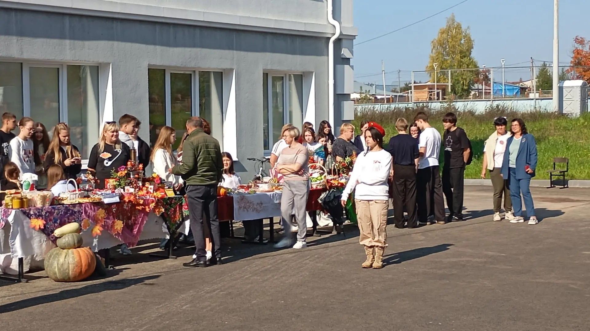 Осенняя ярмарка в Лаишевской школе №2 превратилась в праздник единства и культуры