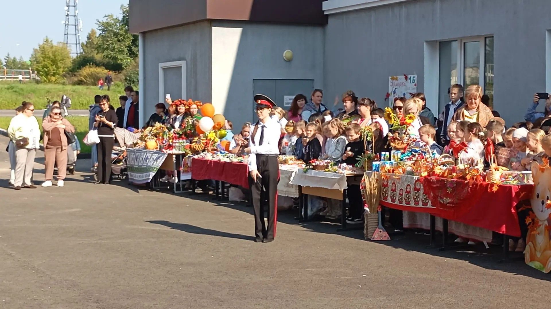 Осенняя ярмарка в Лаишевской школе №2 превратилась в праздник единства и культуры