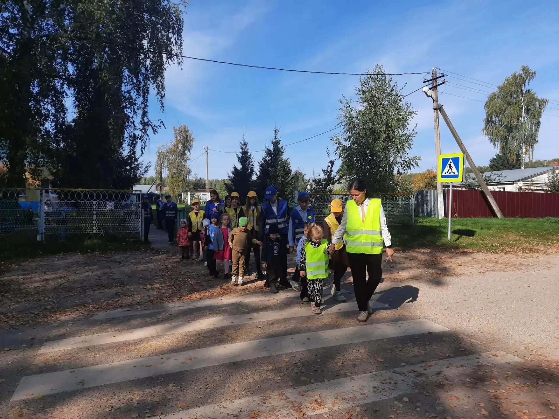 Сказка на дороге: дошколята в Орловском саду выучили правила движения