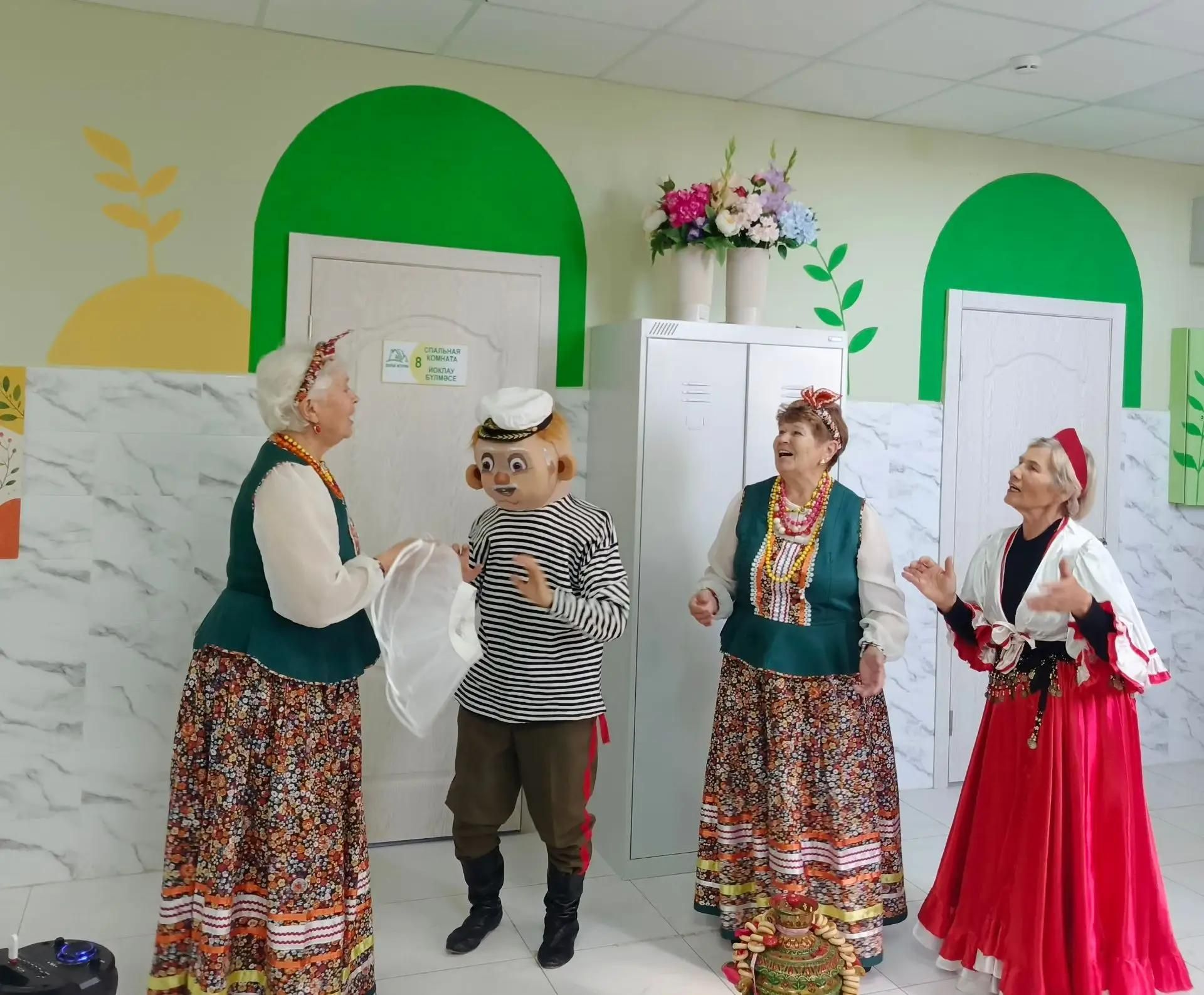 Артисты Лаишевского РДК подарили постояльцам пансионата «Добрые истории» праздник души