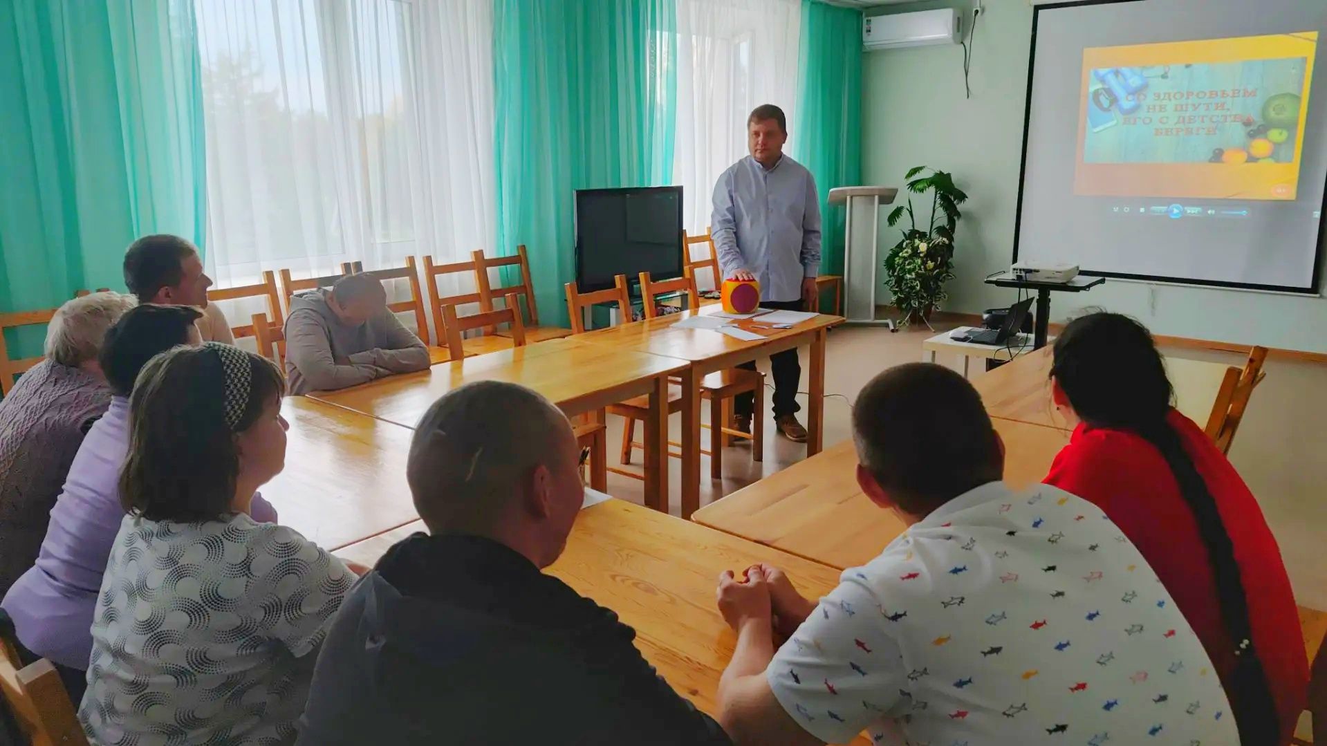 КЦСОН «Золотая осень» заботится о здоровье и патриотическом воспитании подопечных