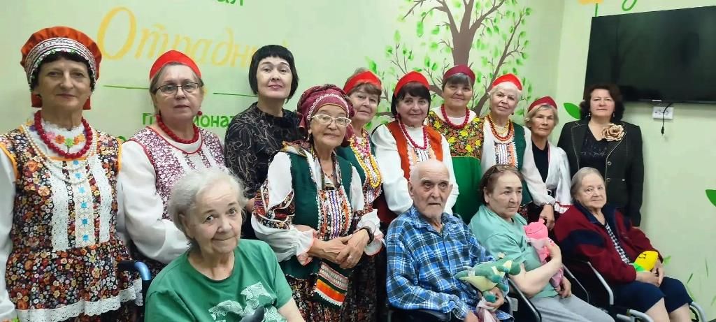 Артисты Лаишевского РДК подарили постояльцам пансионата «Добрые истории» праздник души