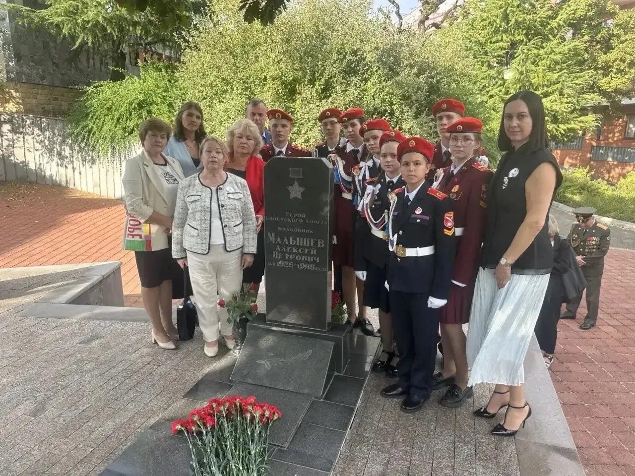 Столбищенские кадеты отметили в Сочи 100-летие Героя Советского Союза Алексея Малышева