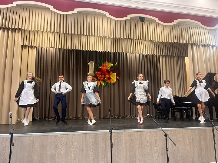 Новый учебный год в Лаишеве начался с выставки и концерта