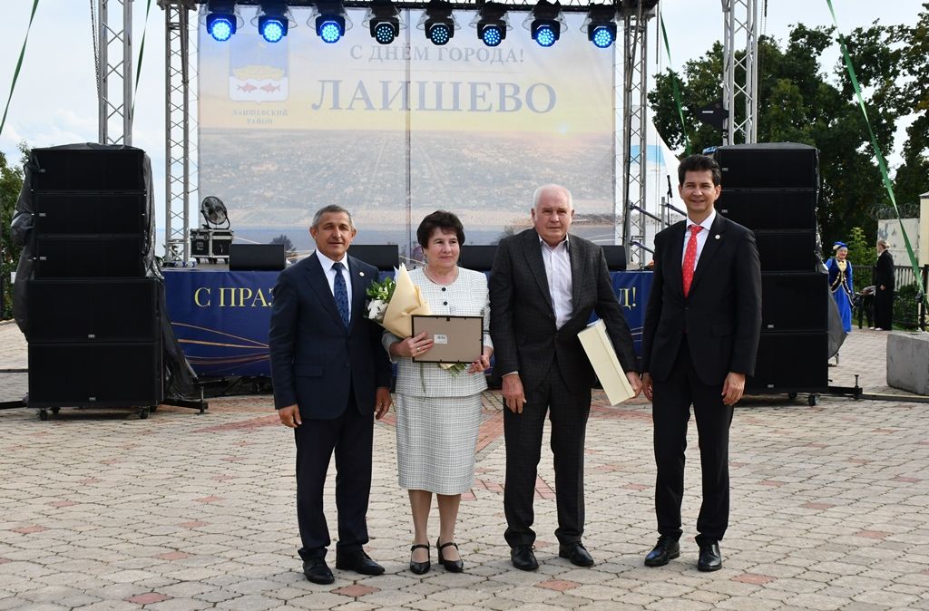 На Дне города наградили семейные пары, супружеский стаж которых 50 и более лет